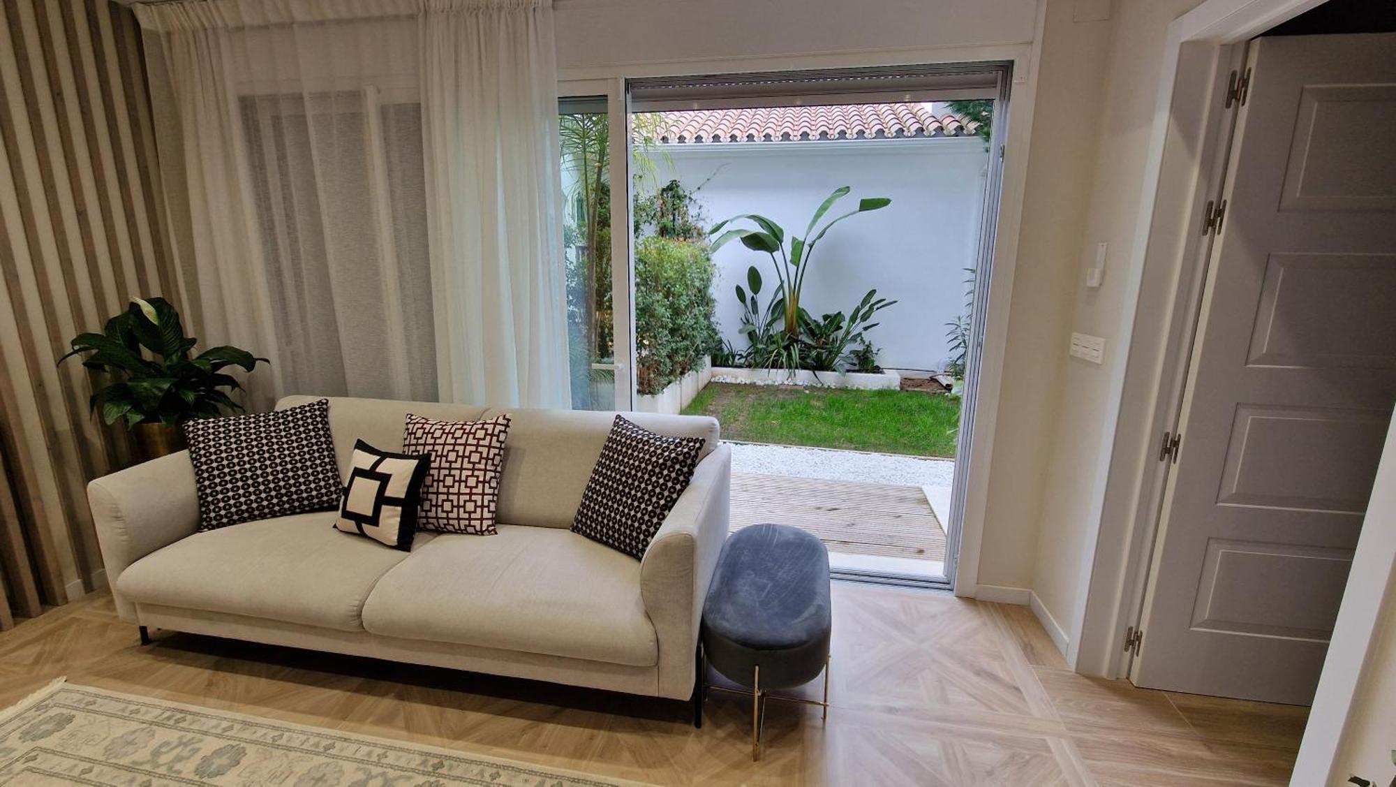 Apartment Sun & Palms - Luxurious 2 Bedroom With A Great Pool Area *