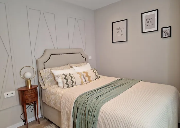 Sun & Palms - Luxurious 2 Bedroom Apartment With A Great Pool Area