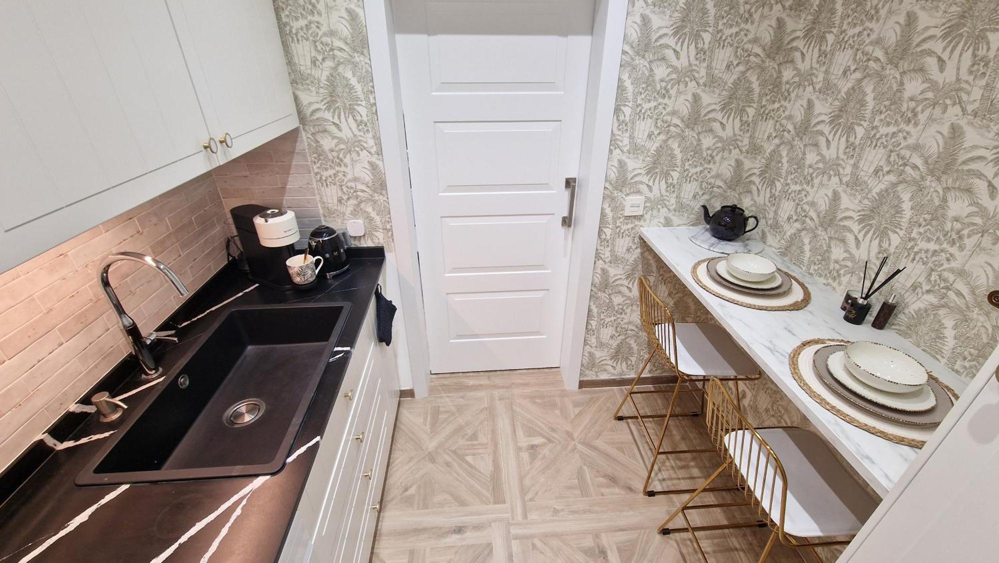 Sun & Palms - Luxurious 2 Bedroom With A Great Pool Area Apartment *