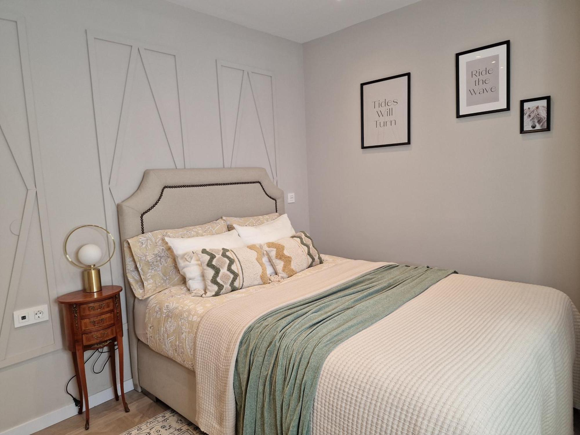 Sun & Palms - Luxurious 2 Bedroom With A Great Pool Area Apartment *