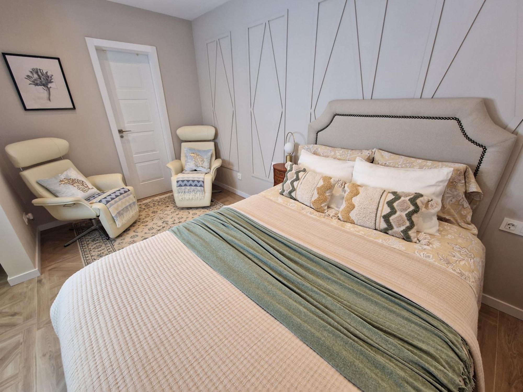 Sun & Palms - Luxurious 2 Bedroom With A Great Pool Area Apartment *