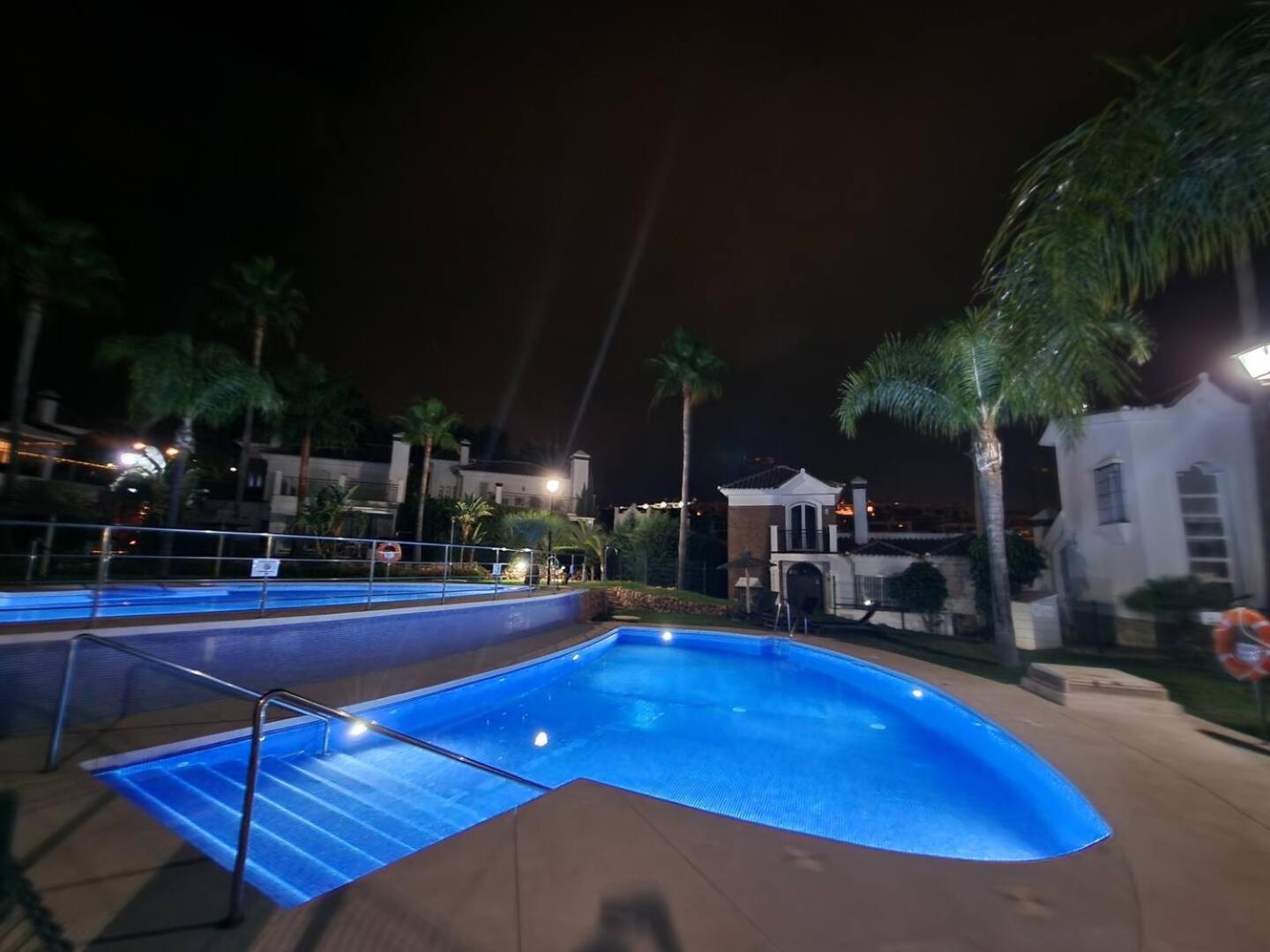 Sun & Palms - Luxurious 2 Bedroom With A Great Pool Area Apartment *
