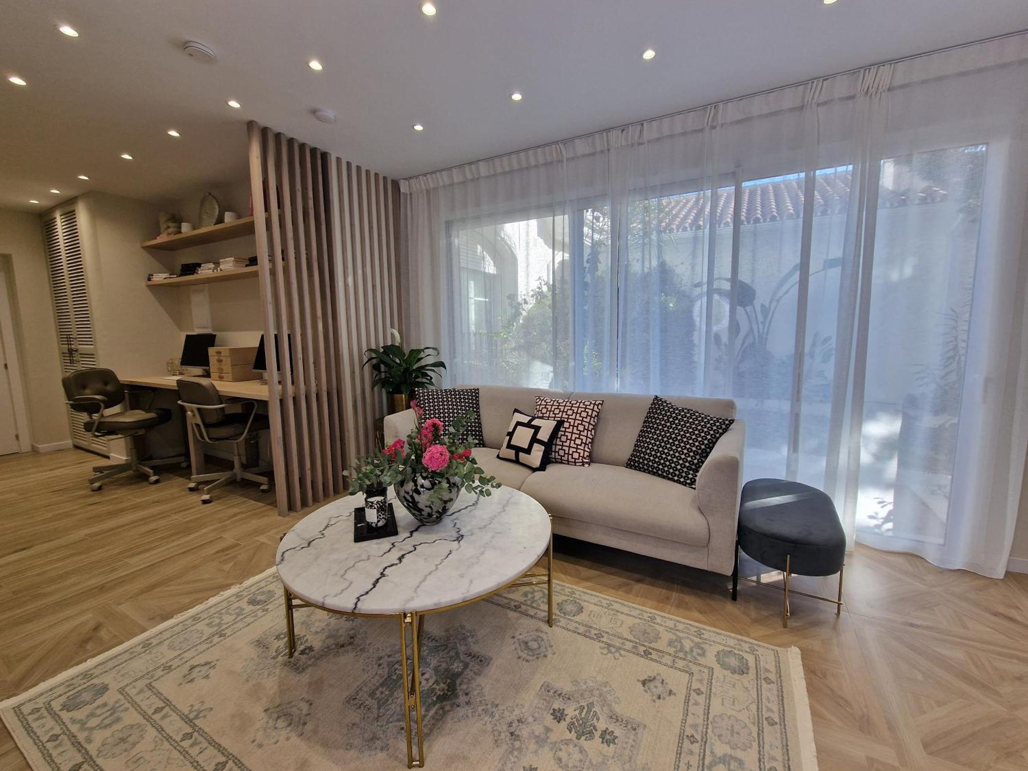 Sun & Palms - Luxurious 2 Bedroom With A Great Pool Area