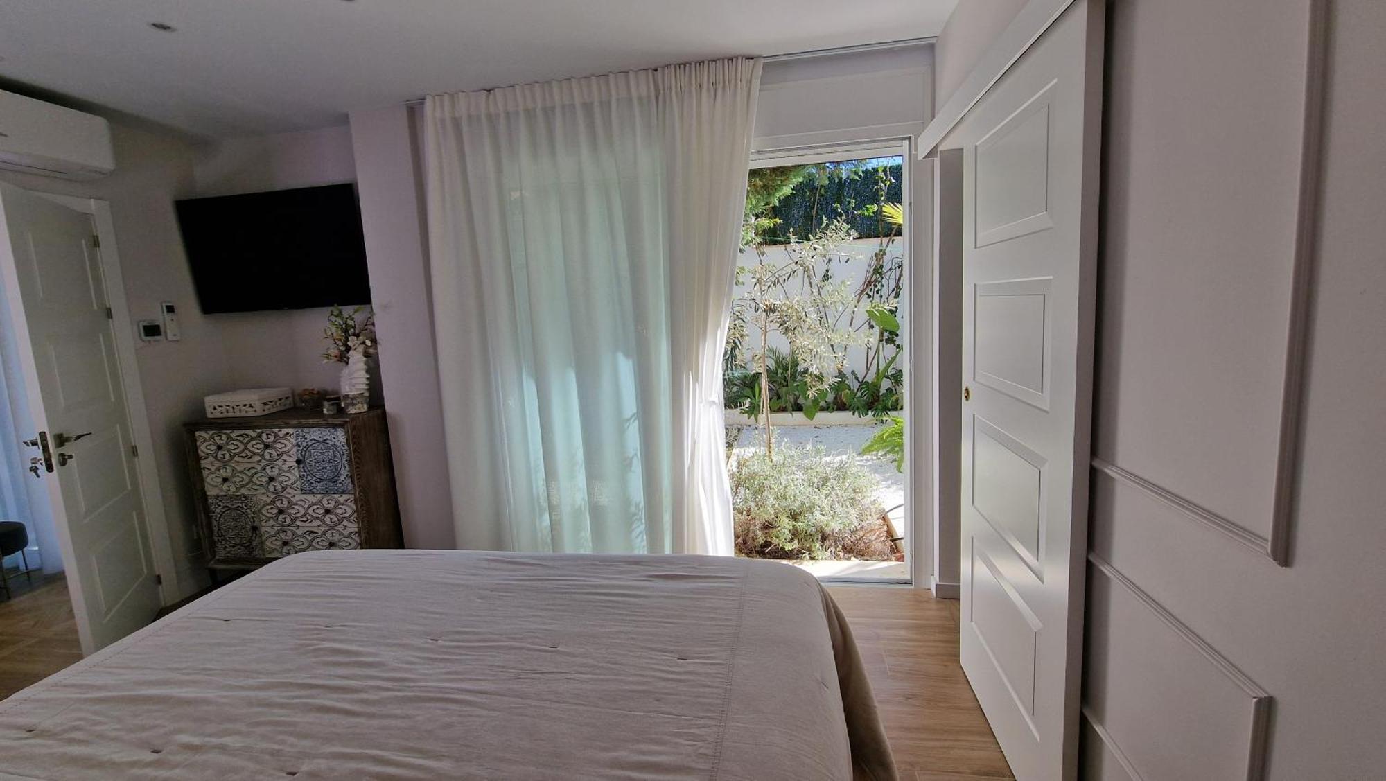 Sun & Palms - Luxurious 2 Bedroom With A Great Pool Area Apartment *